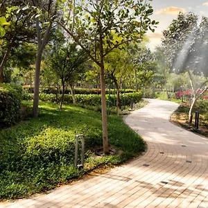 https://stay-refreshing-2br-holiday-home-near-burj-khalifa.sharjah-hotels.com